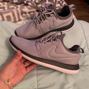 Women’s Nike Roshe 2’s size 8
